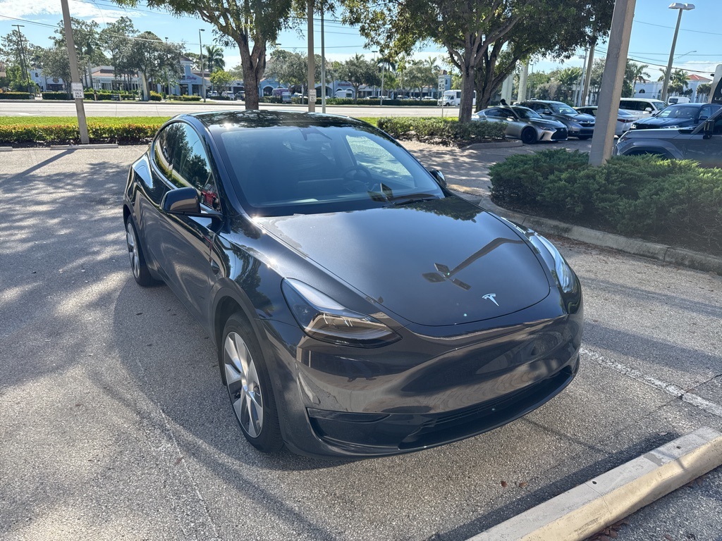 2024 Tesla Model Y Long Range photo 9