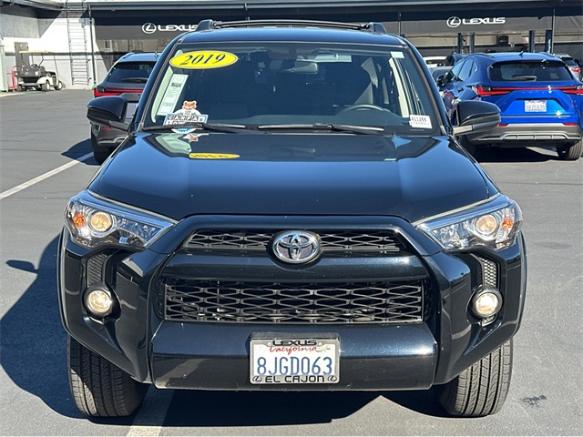 2019 Toyota 4Runner SR5 photo 2