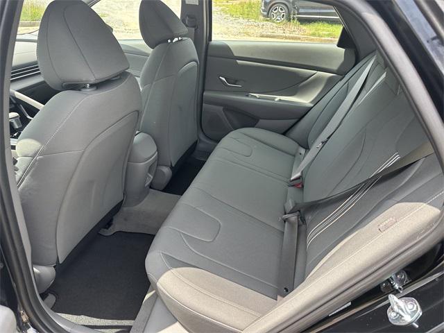 2025 Hyundai Elantra SEL Sport photo 20