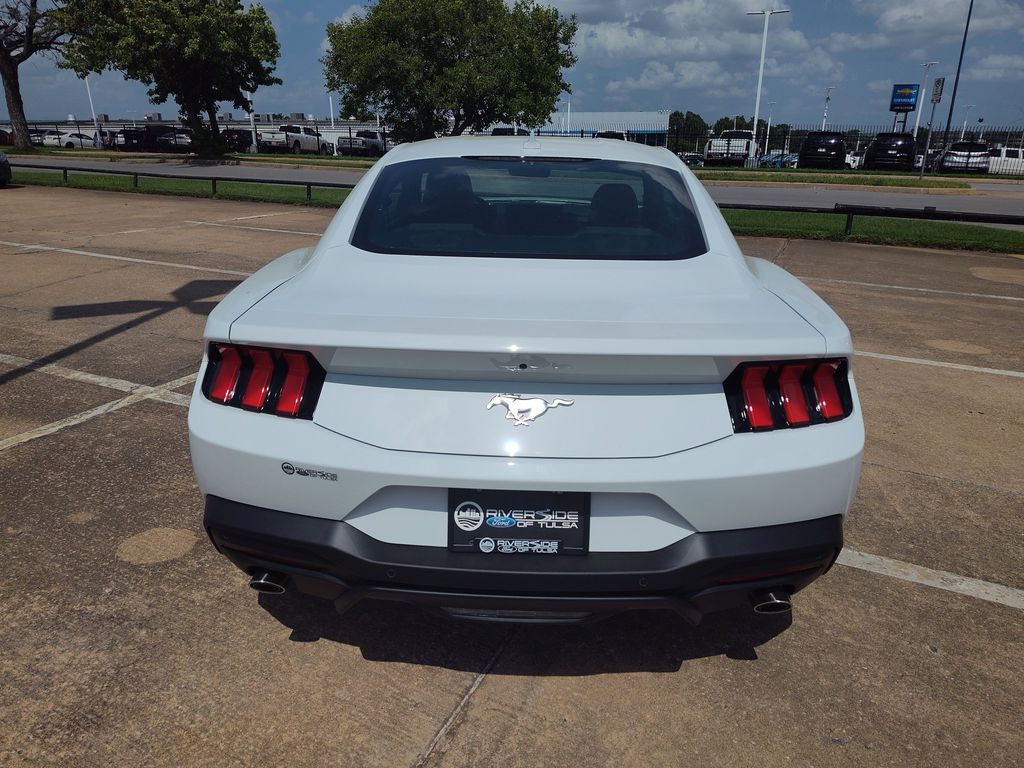 2025 Ford Mustang EcoBoost photo 4