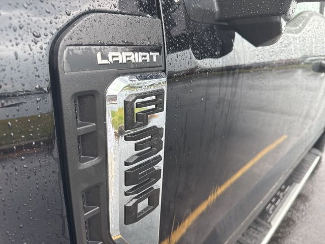2026 Ford F-350 Lariat photo 3