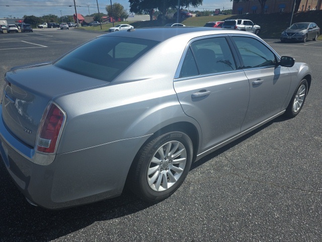 2014 Chrysler 300 Base photo 2