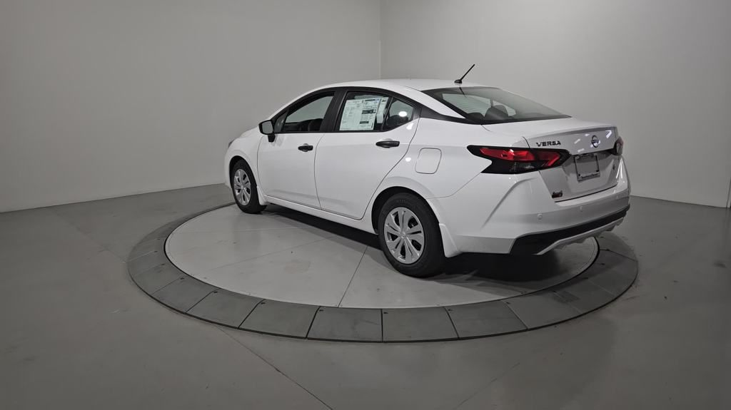 2025 Nissan Versa 1.6 S photo 3