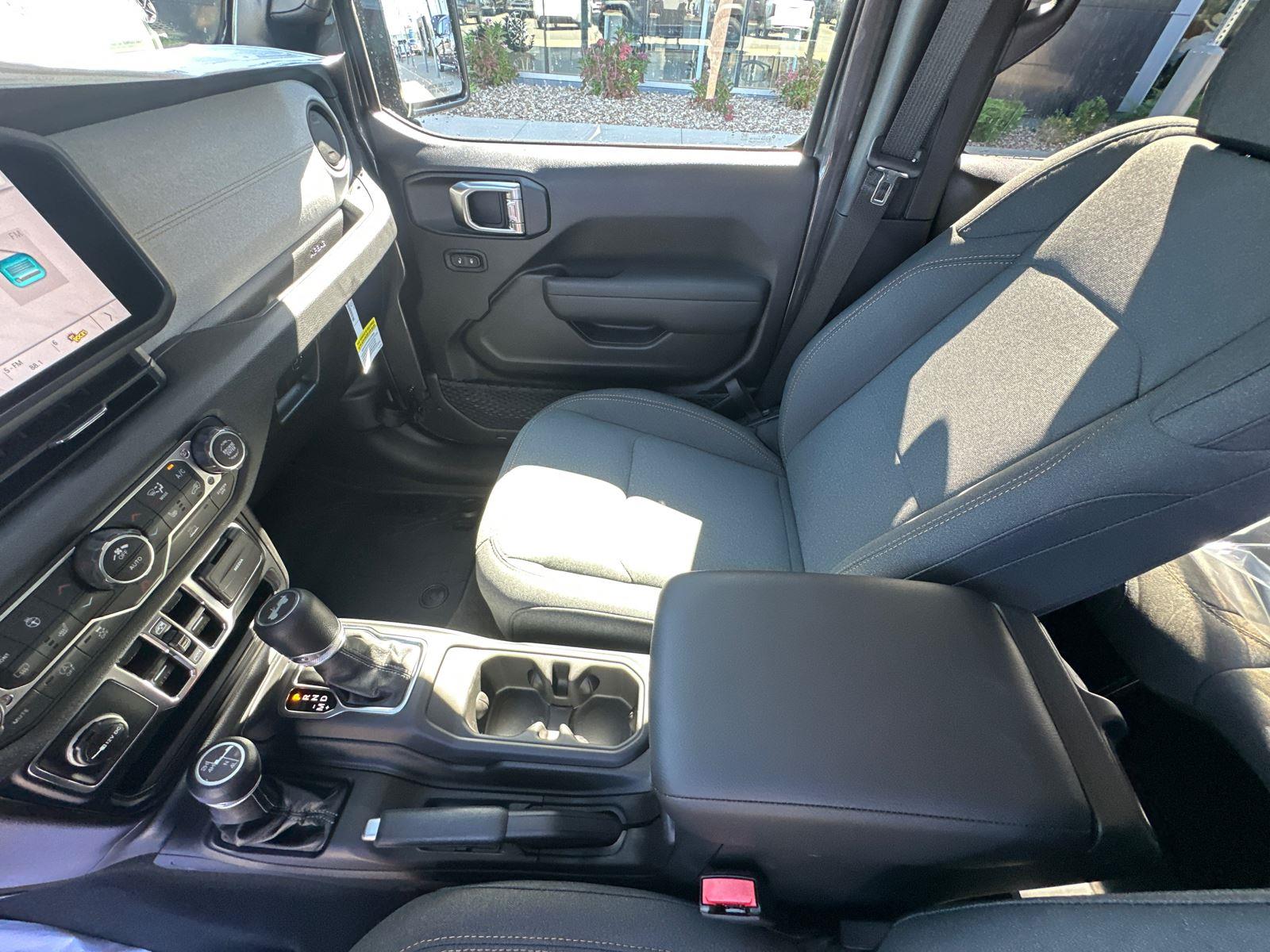 2025 Jeep Wrangler Sport S photo 20