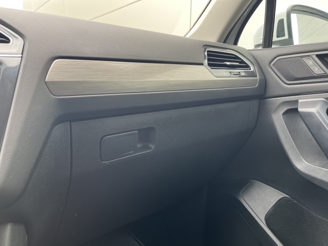 2021 Volkswagen Tiguan SE photo 41