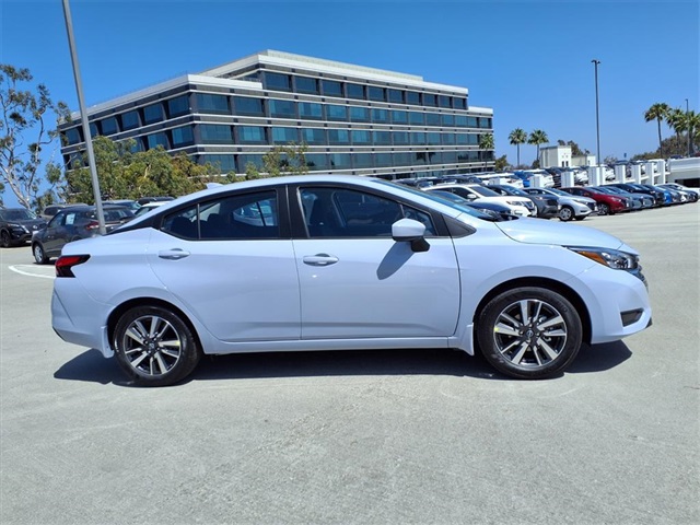 2025 Nissan Versa SV photo 4