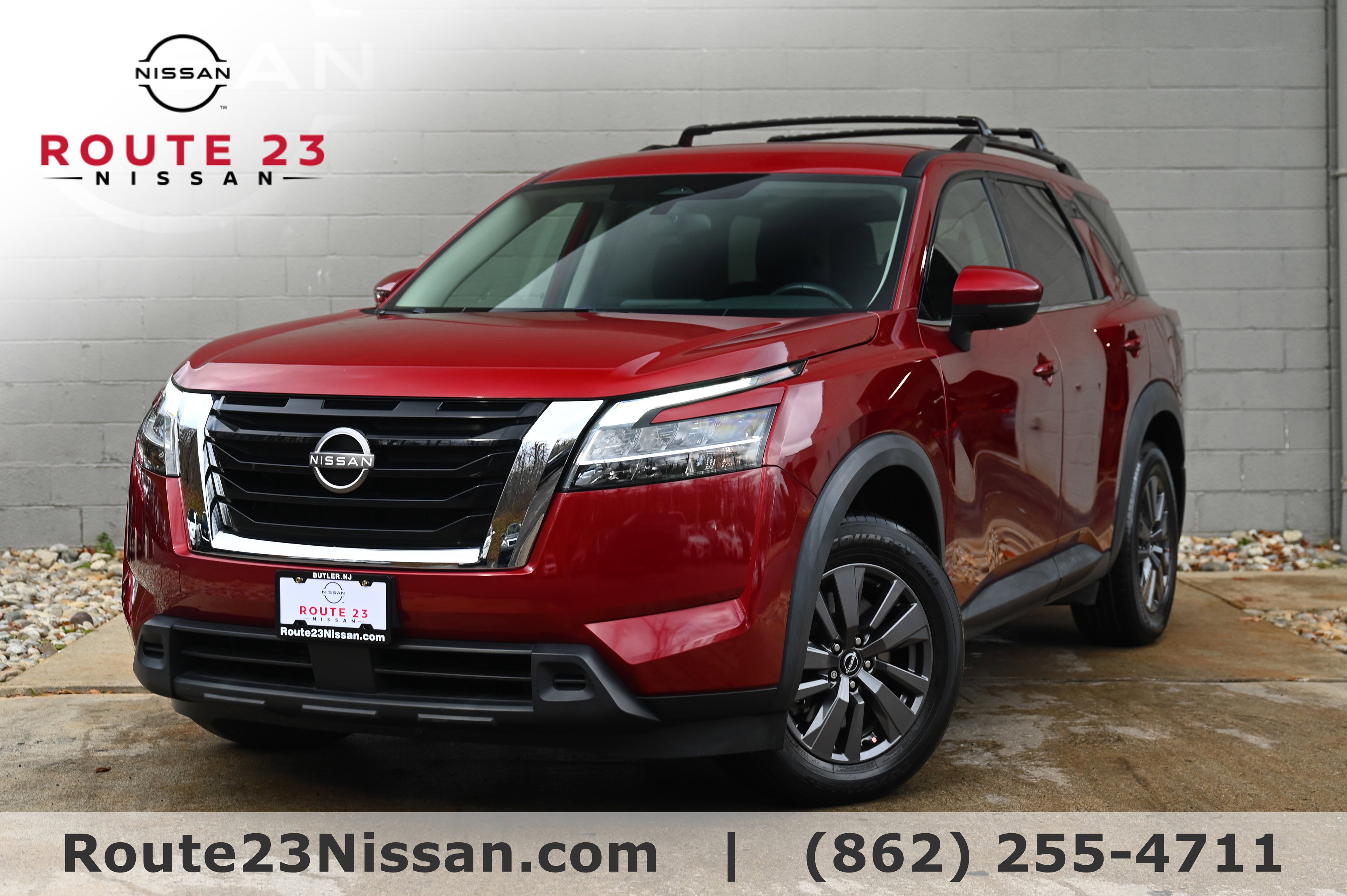 2022 Nissan Pathfinder SV's photo