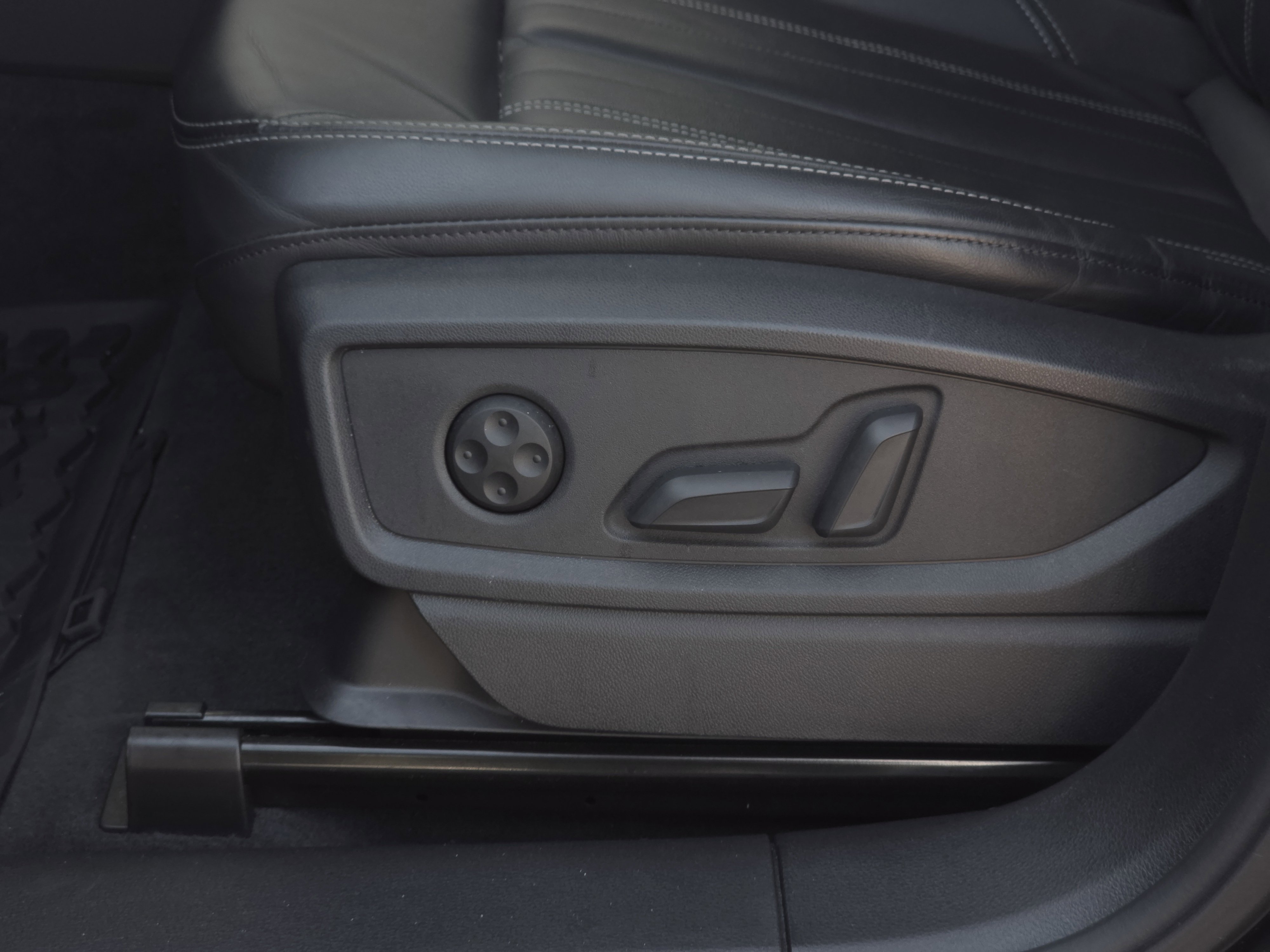 2023 Audi Q5 S line Premium Plus photo 4