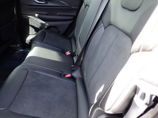 2025 Jeep Grand Cherokee Altitude photo 11