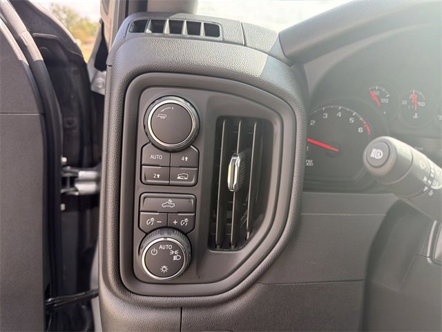 2025 Chevrolet Silverado 1500 Custom photo 4