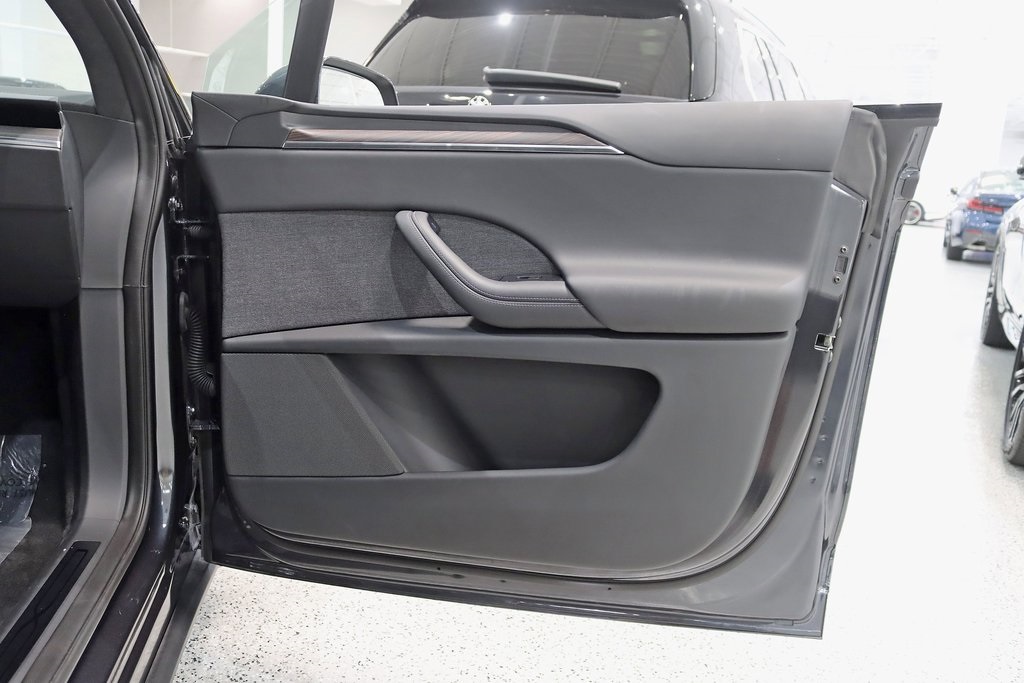 2025 Tesla Model X photo 28