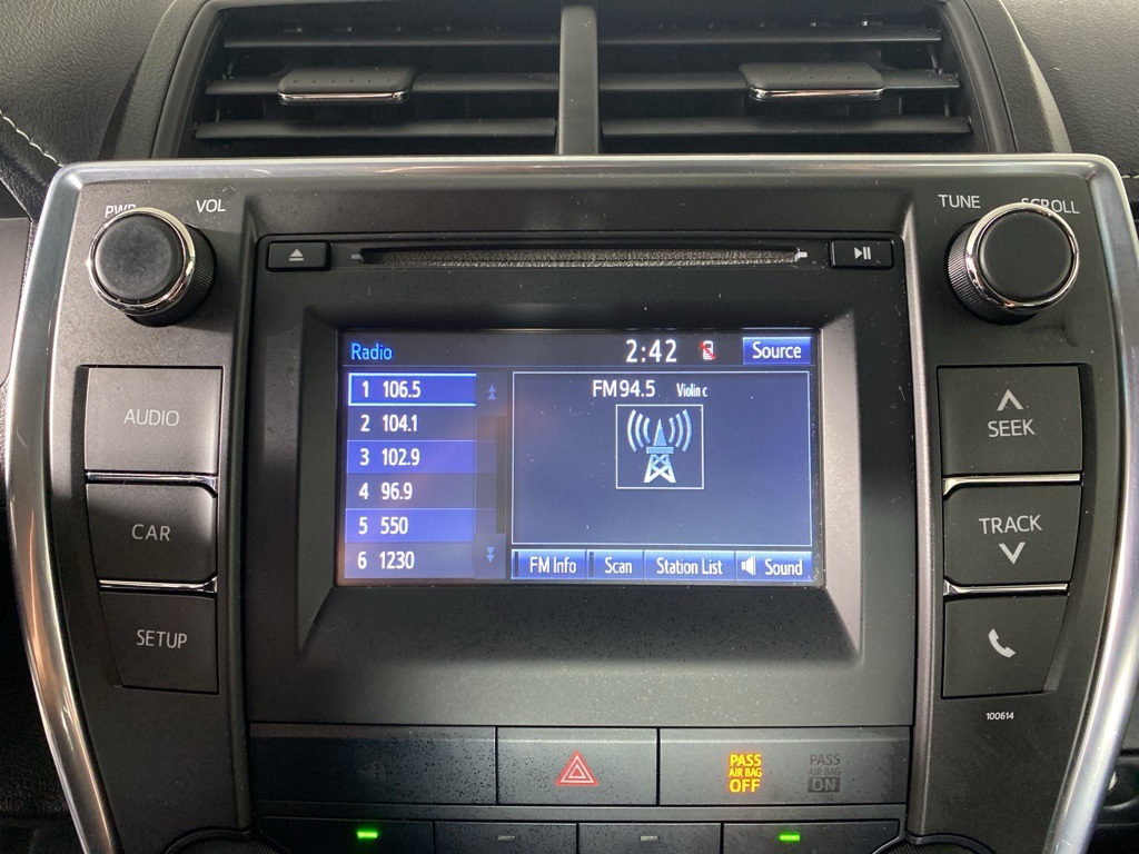 2016 Toyota Camry LE photo 19
