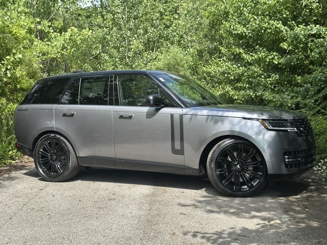 2025 Land Rover Range Rover SE photo 4