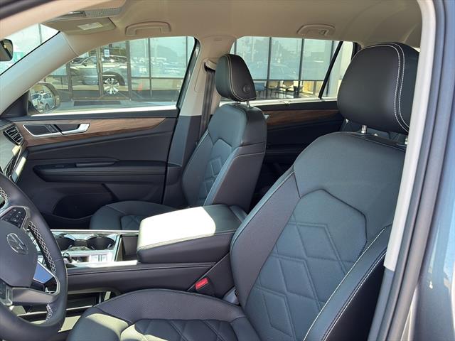 2024 Volkswagen Atlas SE Technology photo 15