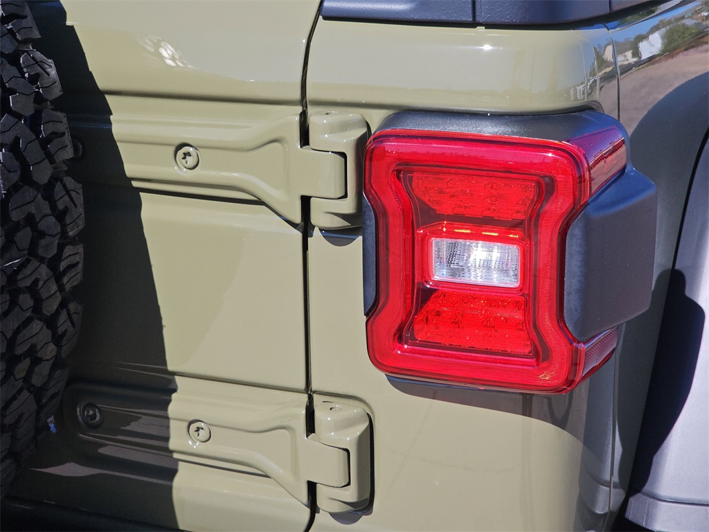2025 Jeep Wrangler Rubicon photo 36