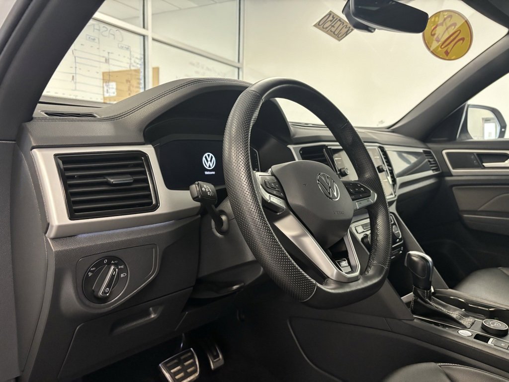 2023 Volkswagen Atlas Cross Sport V6 SEL R-Line photo 4