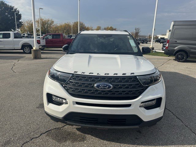2023 Ford Explorer XLT photo 2
