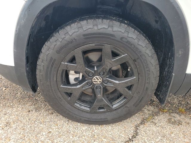 2024 Volkswagen Atlas Peak Edition SE Technology photo 25