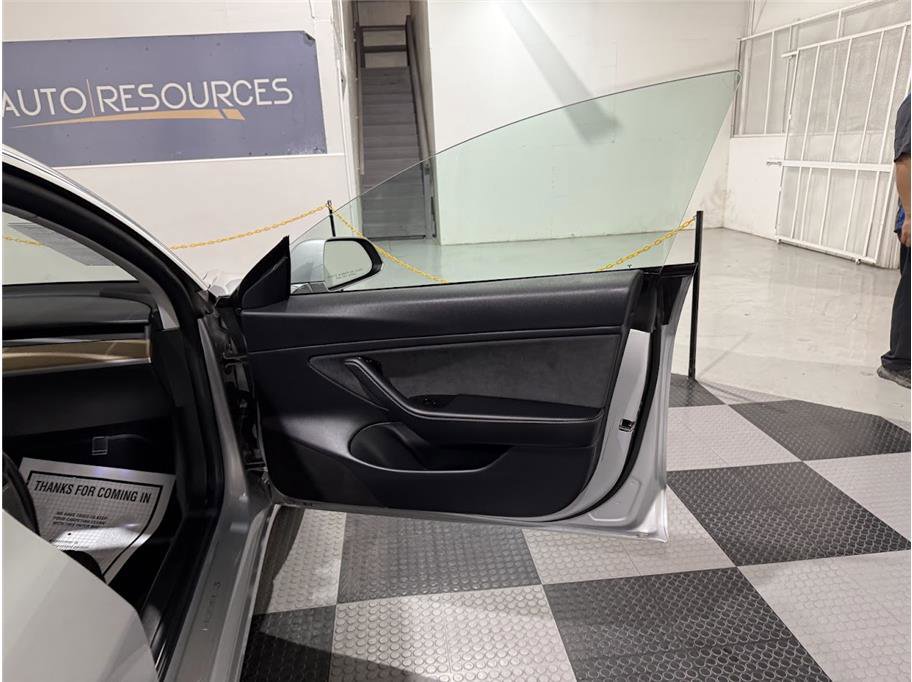 2018 Tesla Model 3 Long Range photo 23