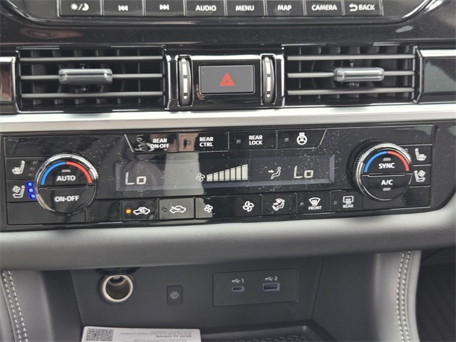 2025 Nissan Pathfinder Platinum photo 18