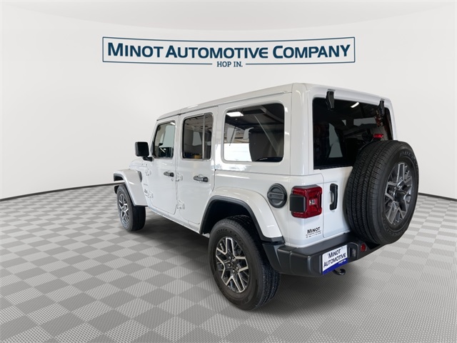 2024 Jeep Wrangler Sahara photo 6