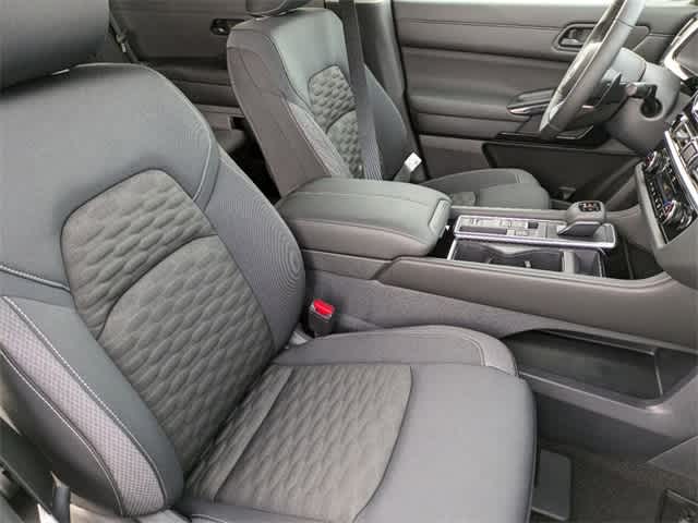 2025 Nissan Pathfinder SV photo 10