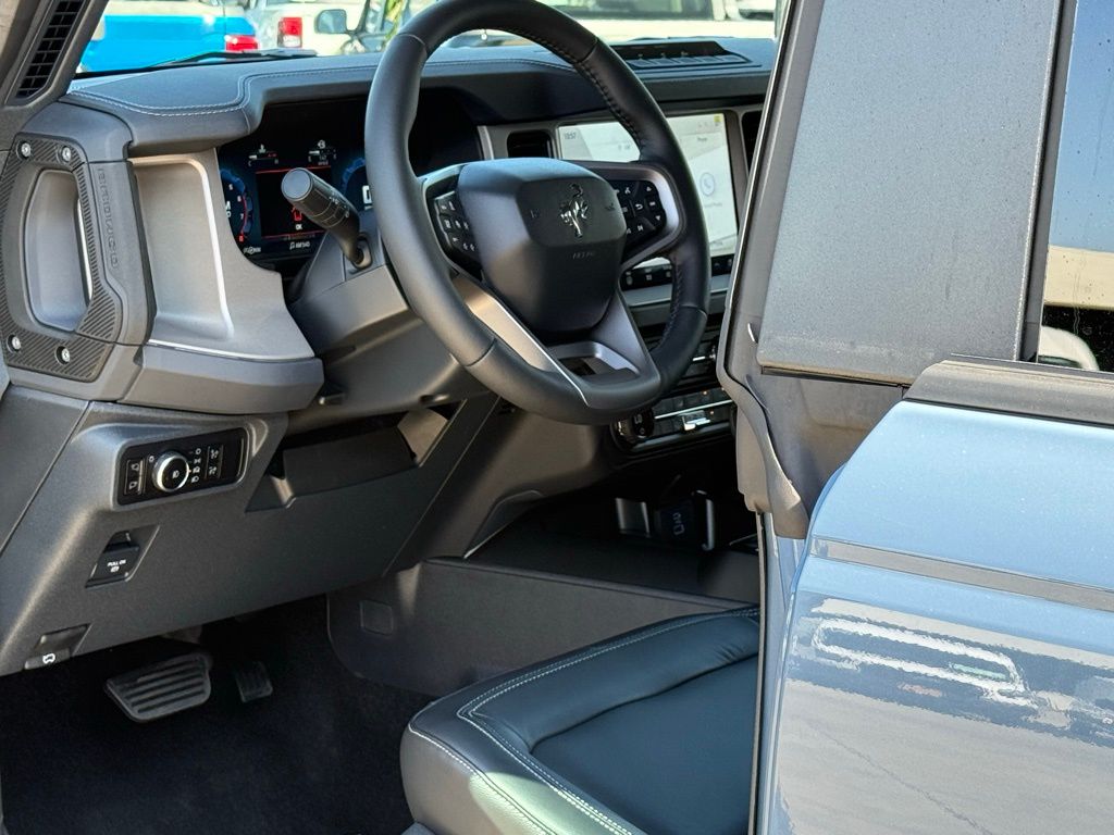 2025 Ford Bronco Outer Banks photo 7
