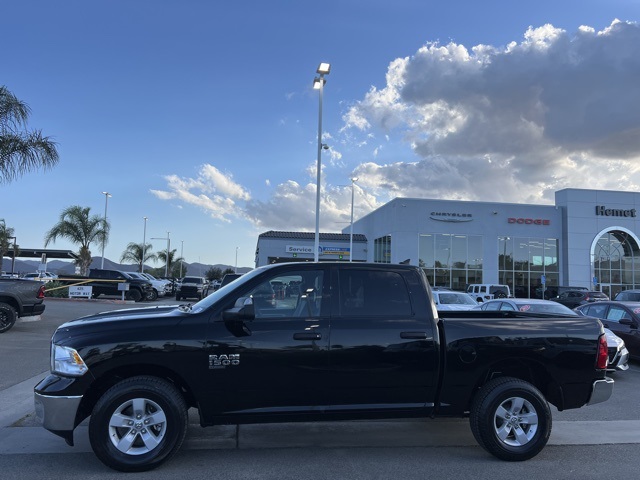 2023 Ram 1500 Classic SLT photo 4