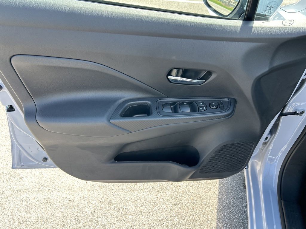 2025 Nissan Versa SV photo 10
