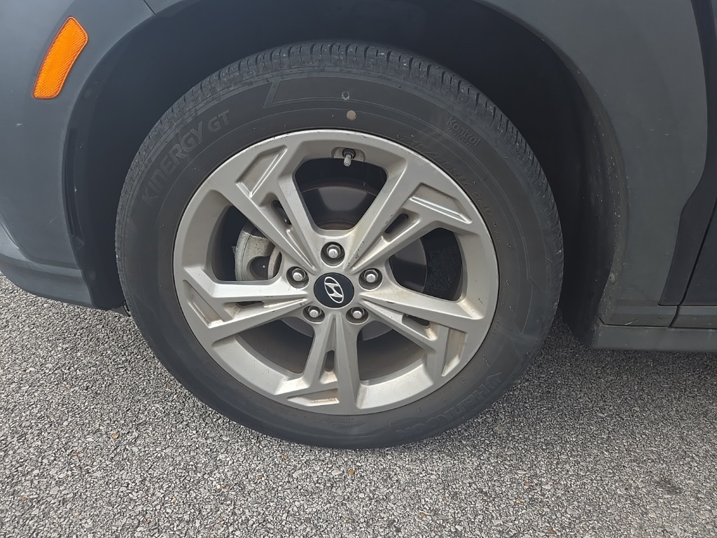 2022 Hyundai Kona SEL photo 3