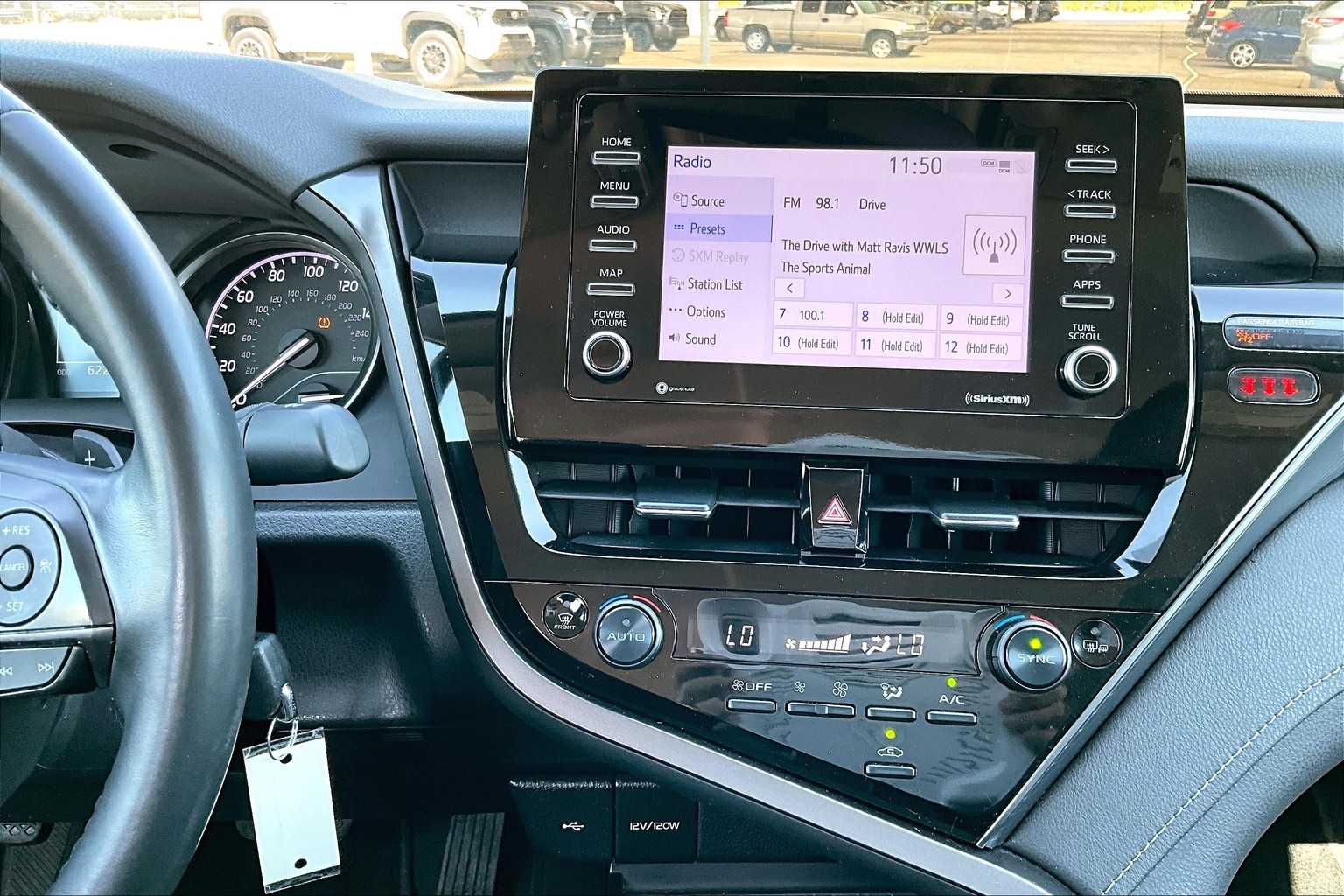 2023 Toyota Camry SE photo 6