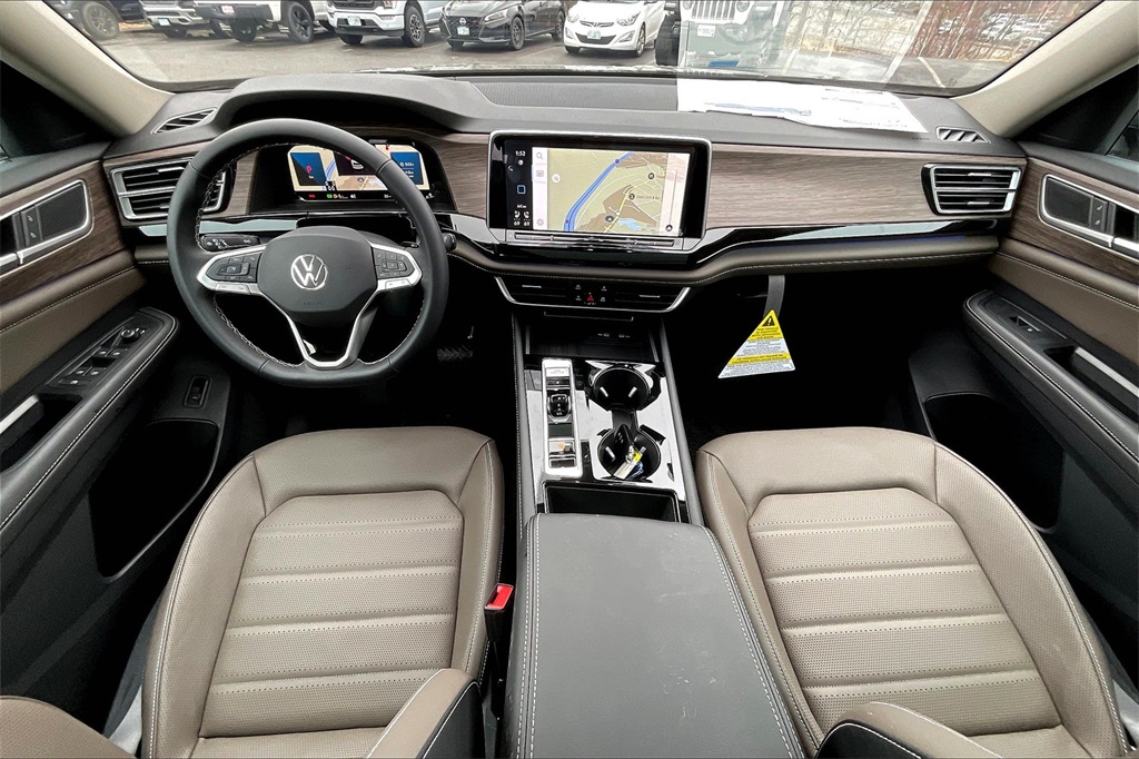 2025 Volkswagen Atlas SEL photo 11