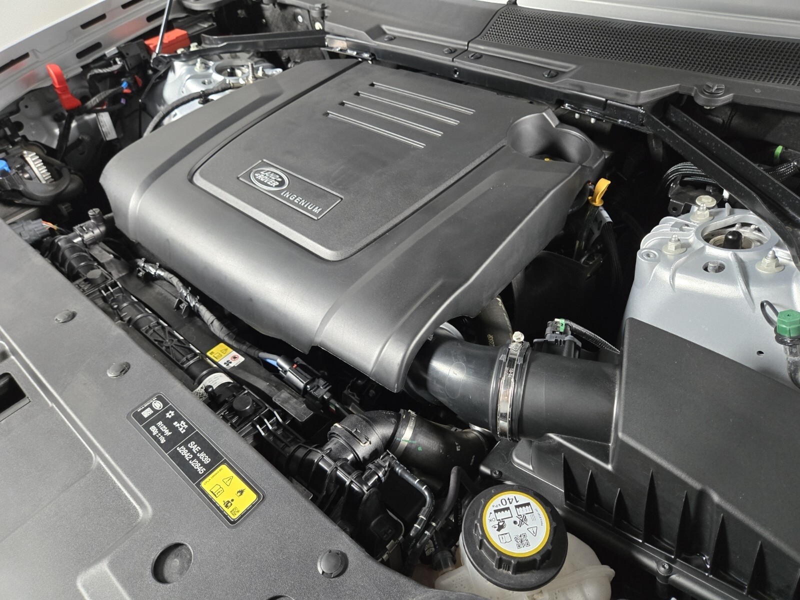 2024 Land Rover Defender 110 S photo 19
