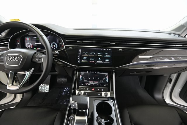 2023 Audi Q7 55 Premium Plus photo 2