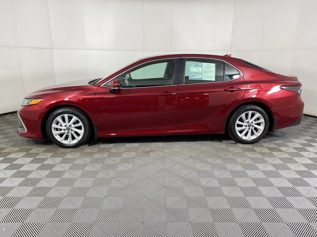 2022 Toyota Camry LE photo 24