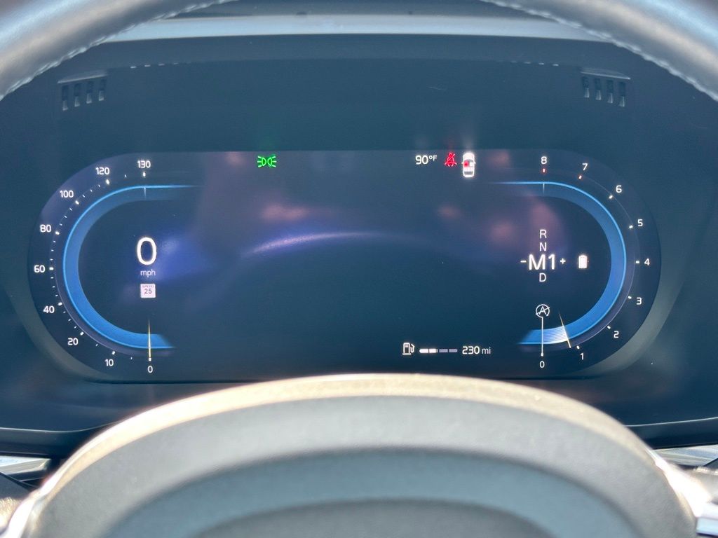 2025 Volvo XC60 B5 Plus photo 17