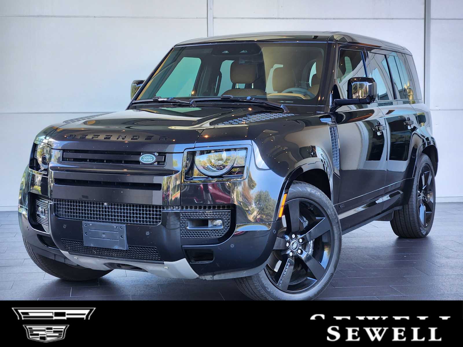 2023 Land Rover Defender V8's photo