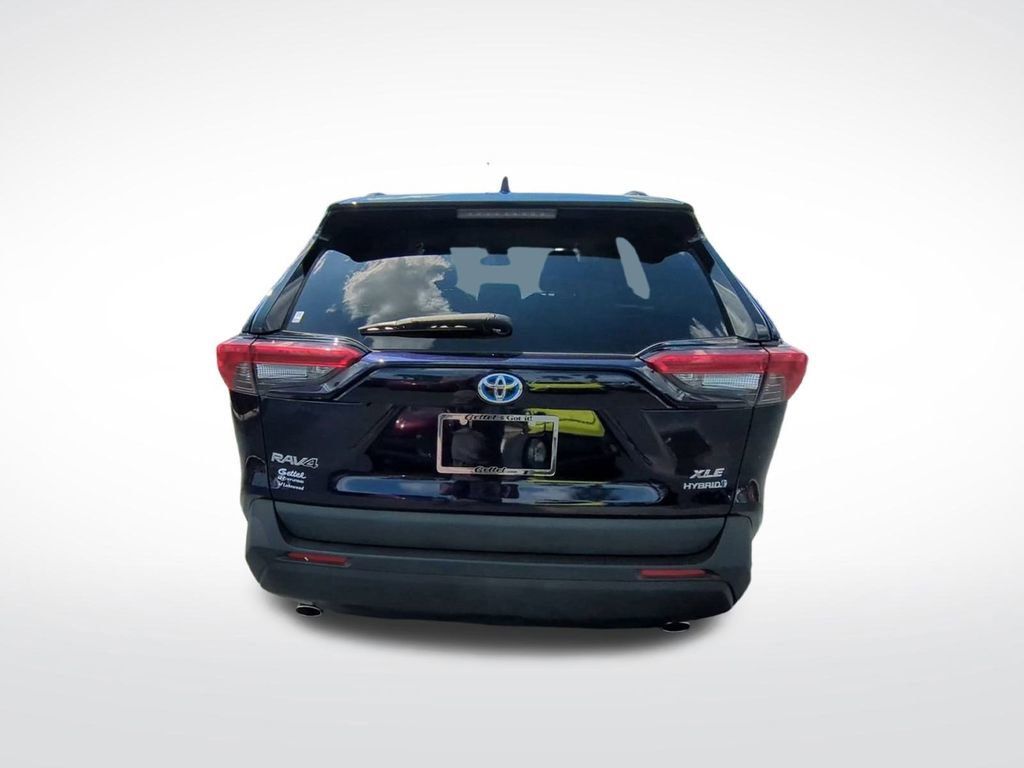 2021 Toyota RAV4 Hybrid XLE photo 6