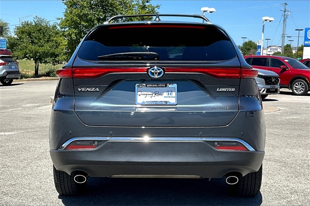 2021 Toyota Venza LE photo 4