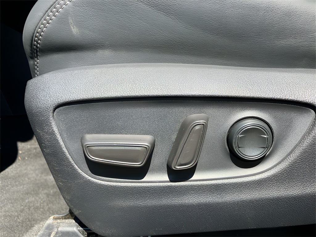 2023 Toyota RAV4 Hybrid XLE Premium photo 23