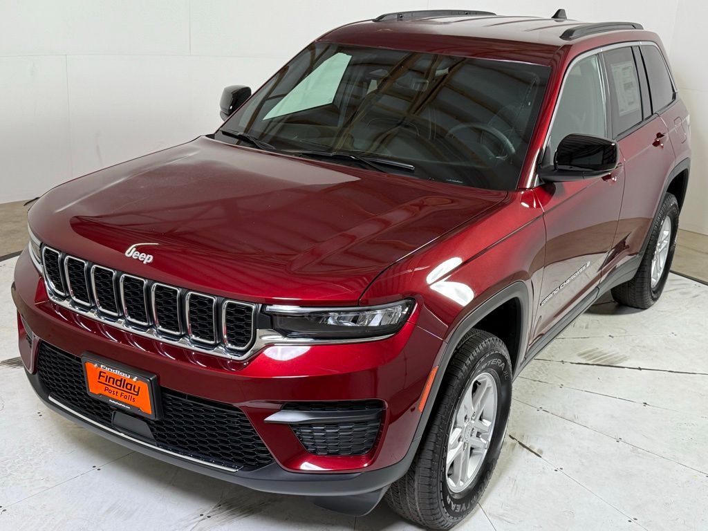 2025 Jeep Grand Cherokee Laredo Altitude photo 2