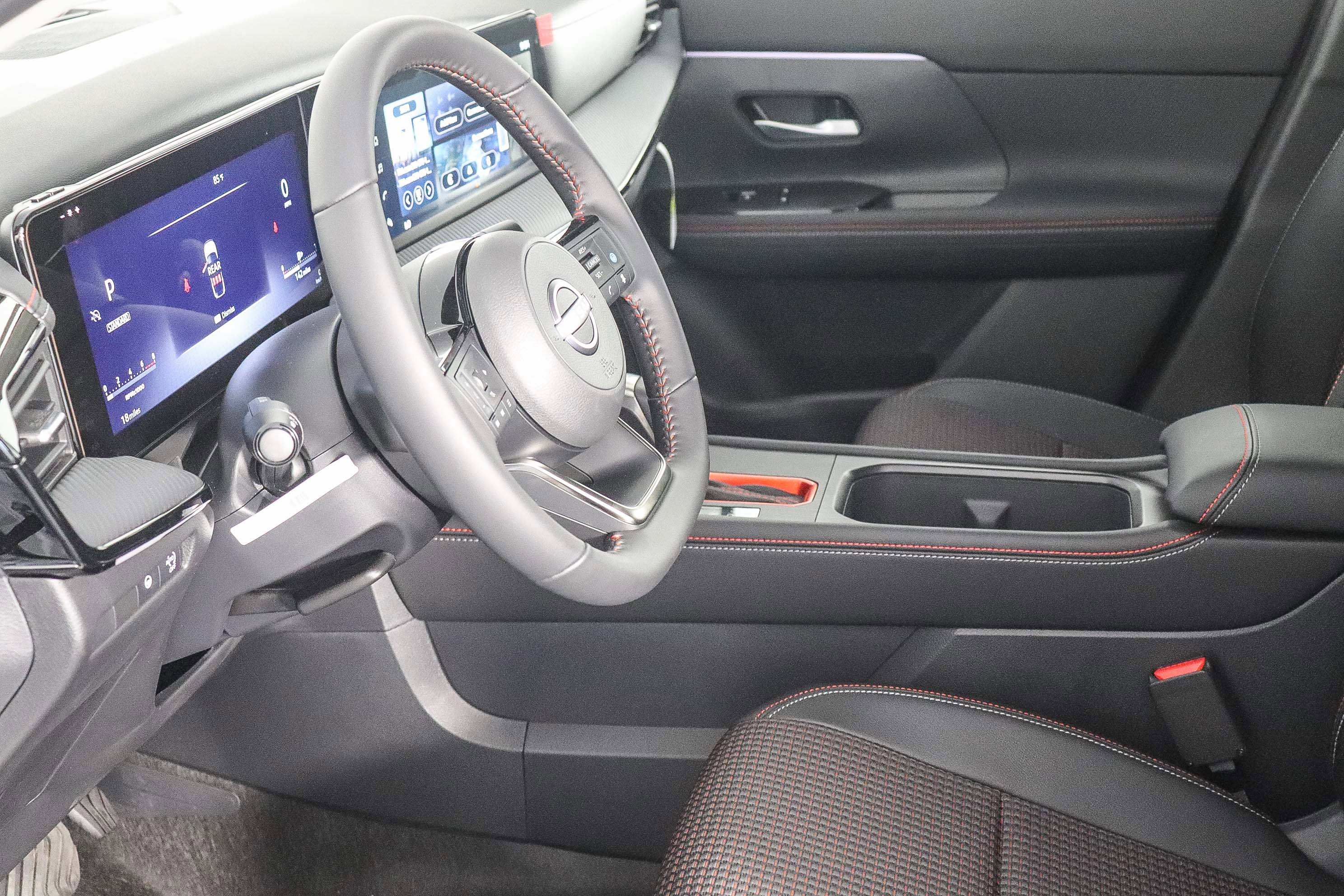 2025 Nissan Kicks SR photo 18