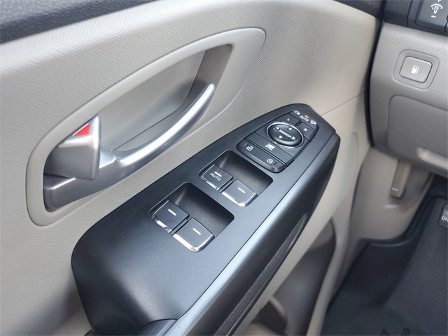 2017 Kia Sedona LX photo 22