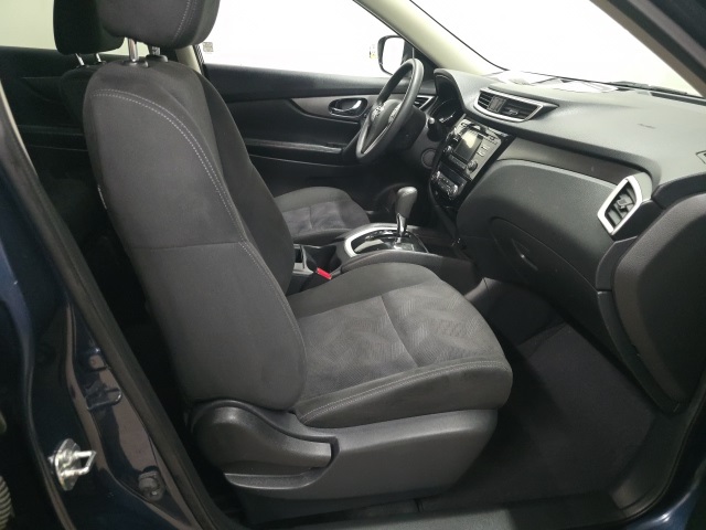 2015 Nissan Rogue SV photo 3