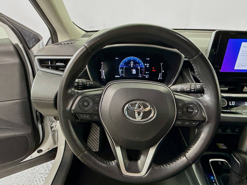 2023 Toyota Corolla Cross XLE photo 10