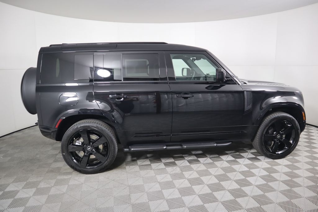 2025 Land Rover Defender 110 X-Dynamic SE photo 2
