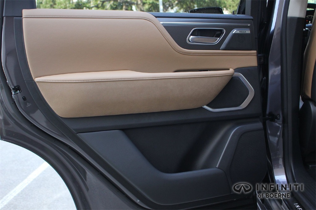 2026 Infiniti QX80 Luxe photo 19