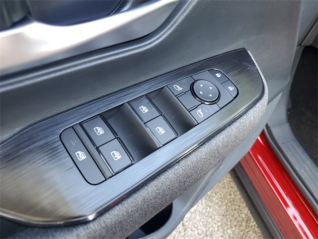2025 Nissan Kicks SV photo 13