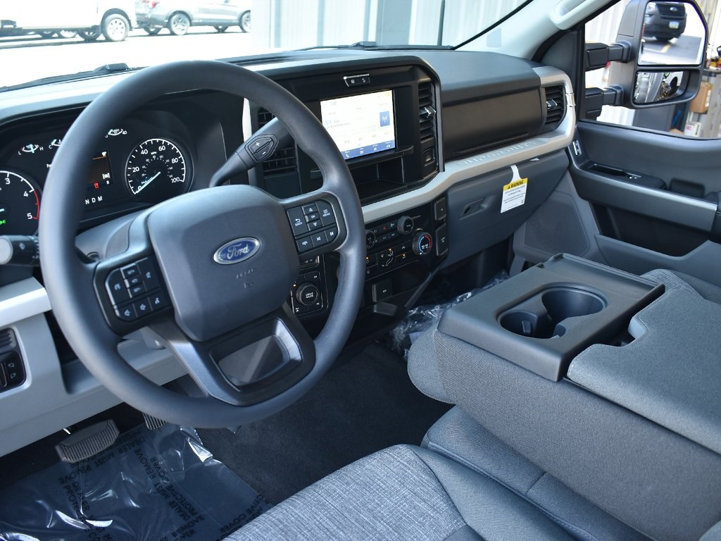 2025 Ford F-250 XLT photo 4