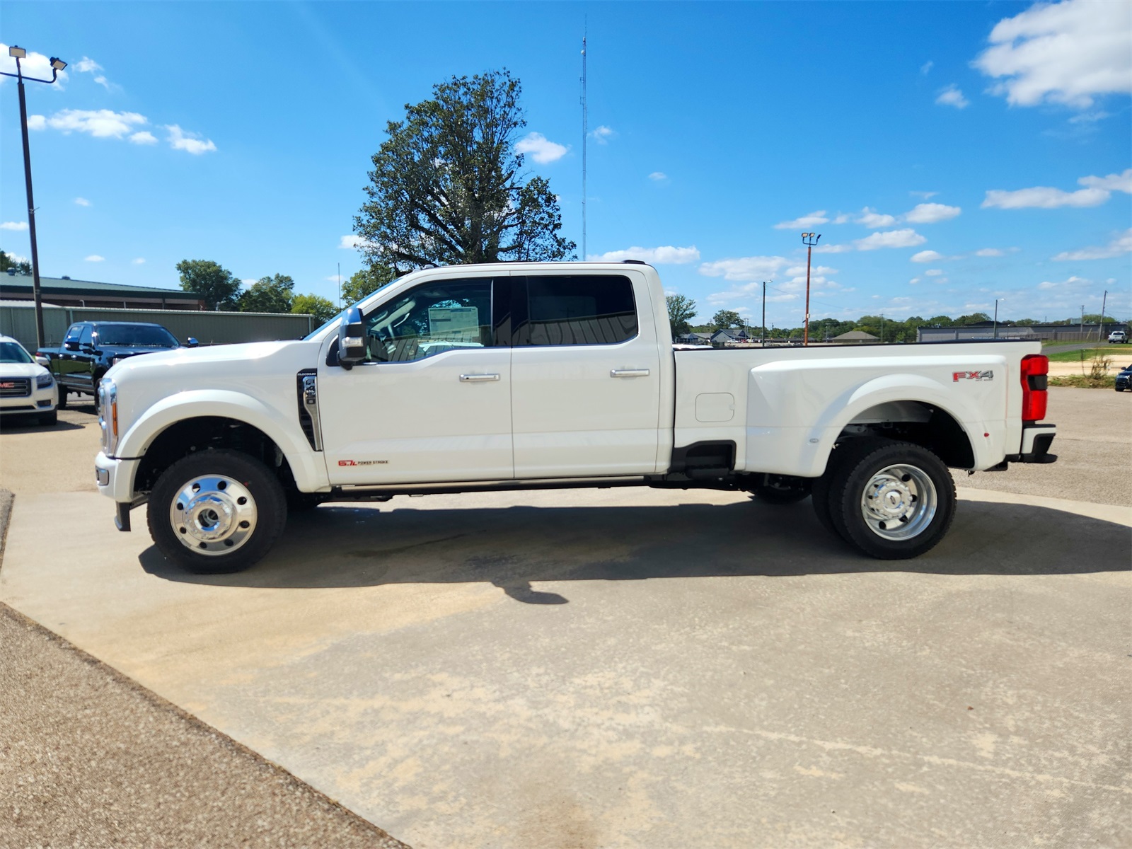 2026 Ford F-450 photo 4